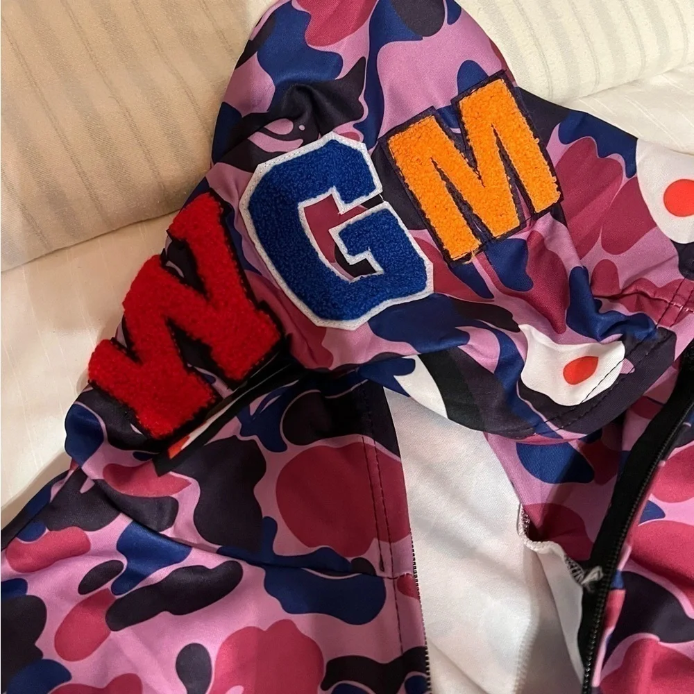 Boy/Girl Medium Pink/Purple Camo Shark Sweatshirt Hoodie - New Without